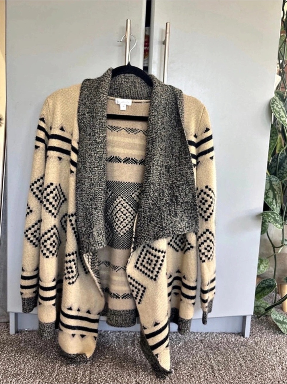 Geometric Knit Cardigan in Cream & Black Size Medium